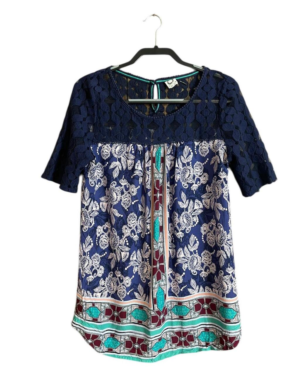 Anthropologie Akemi + Kin Maite Lace largeTunic Top